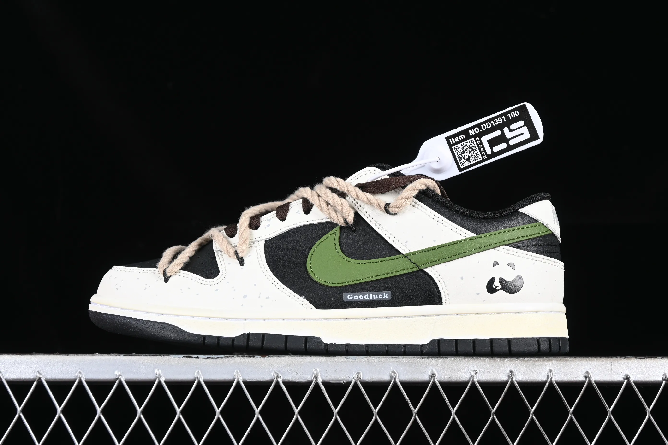 All Categories Nk SB Dunk Series Nk SB Dunk Low Low-top sneakers CS version Nk Dunk Low "Panda" Bamboo Forest Panda Customized version of deconstructed strap casual sneakers DD1391-100